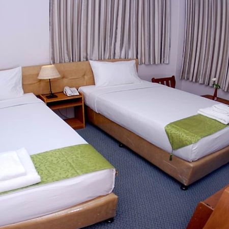 Holiday Hotel Rangun Zewnętrze zdjęcie
