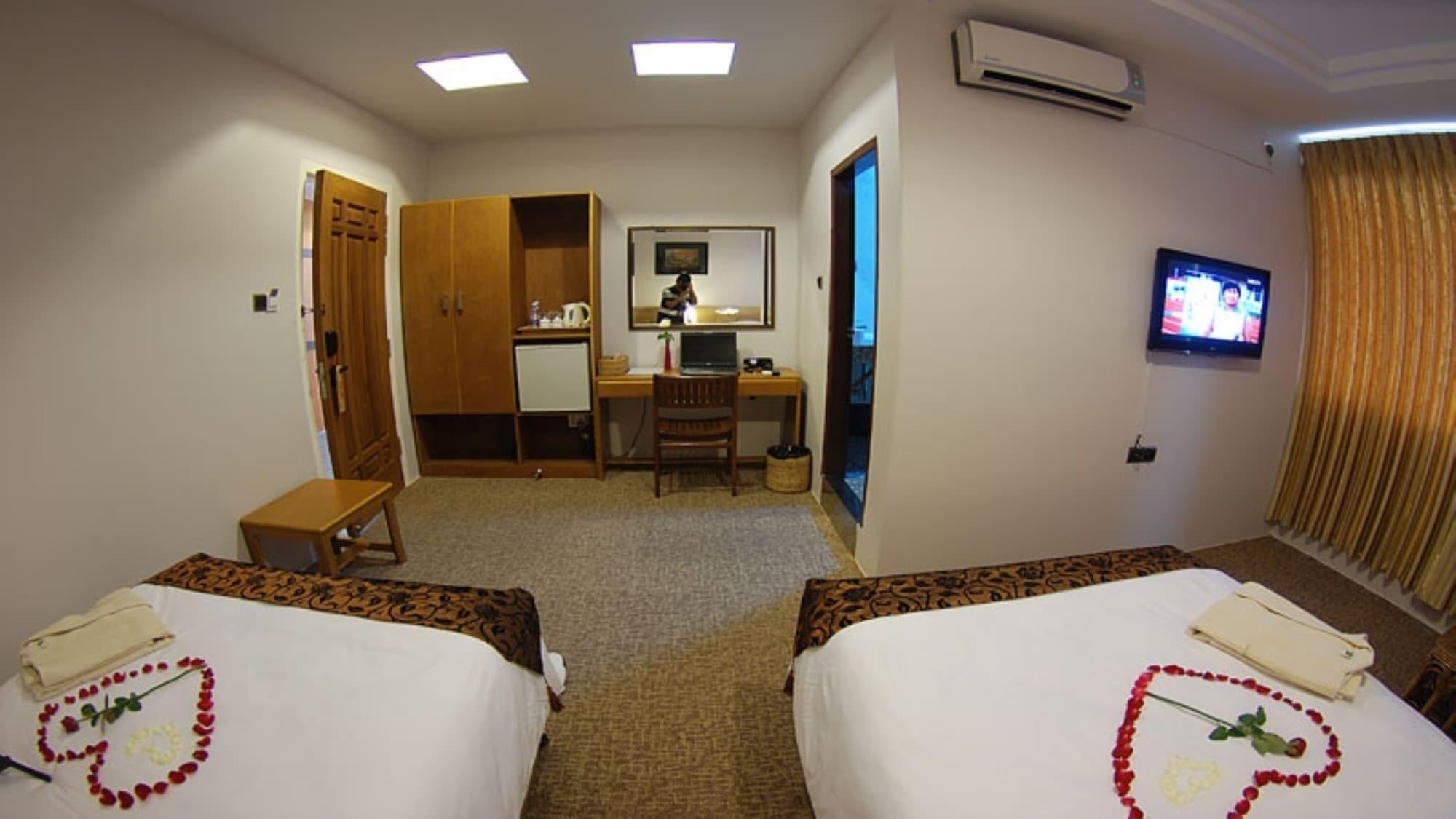 Holiday Hotel Rangun Zewnętrze zdjęcie
