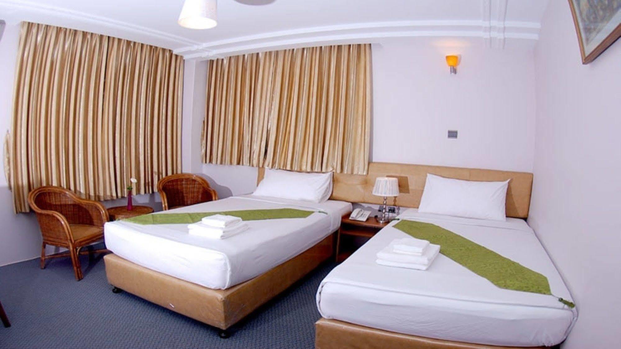 Holiday Hotel Rangun Zewnętrze zdjęcie